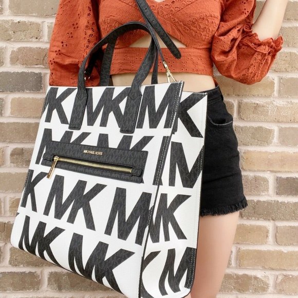 NWT Michael Kors Large Tote White Graphic Logo Black MK Multi + Wristlet - Picture 6 of 12